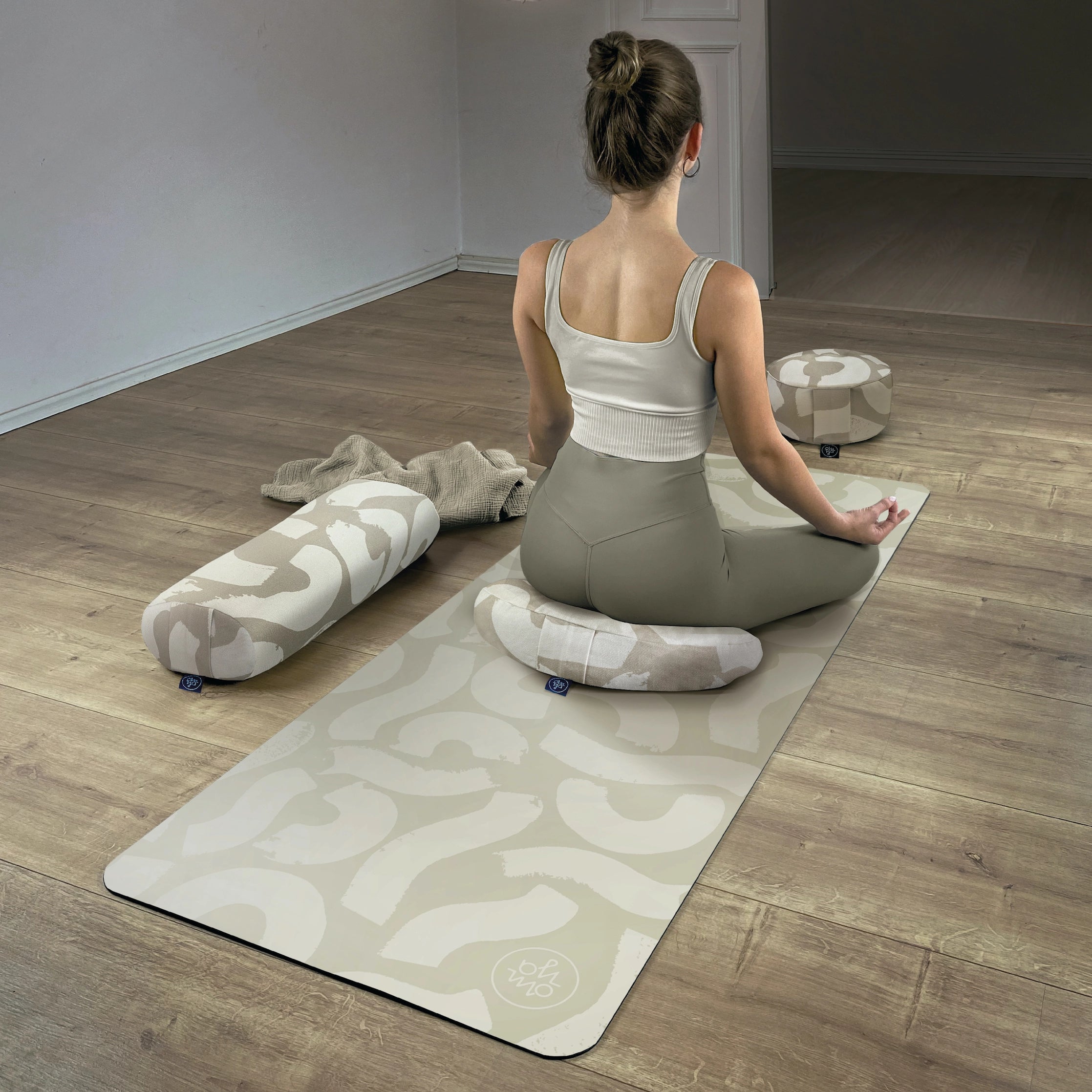 Design Yoga Bolster - Art of Living