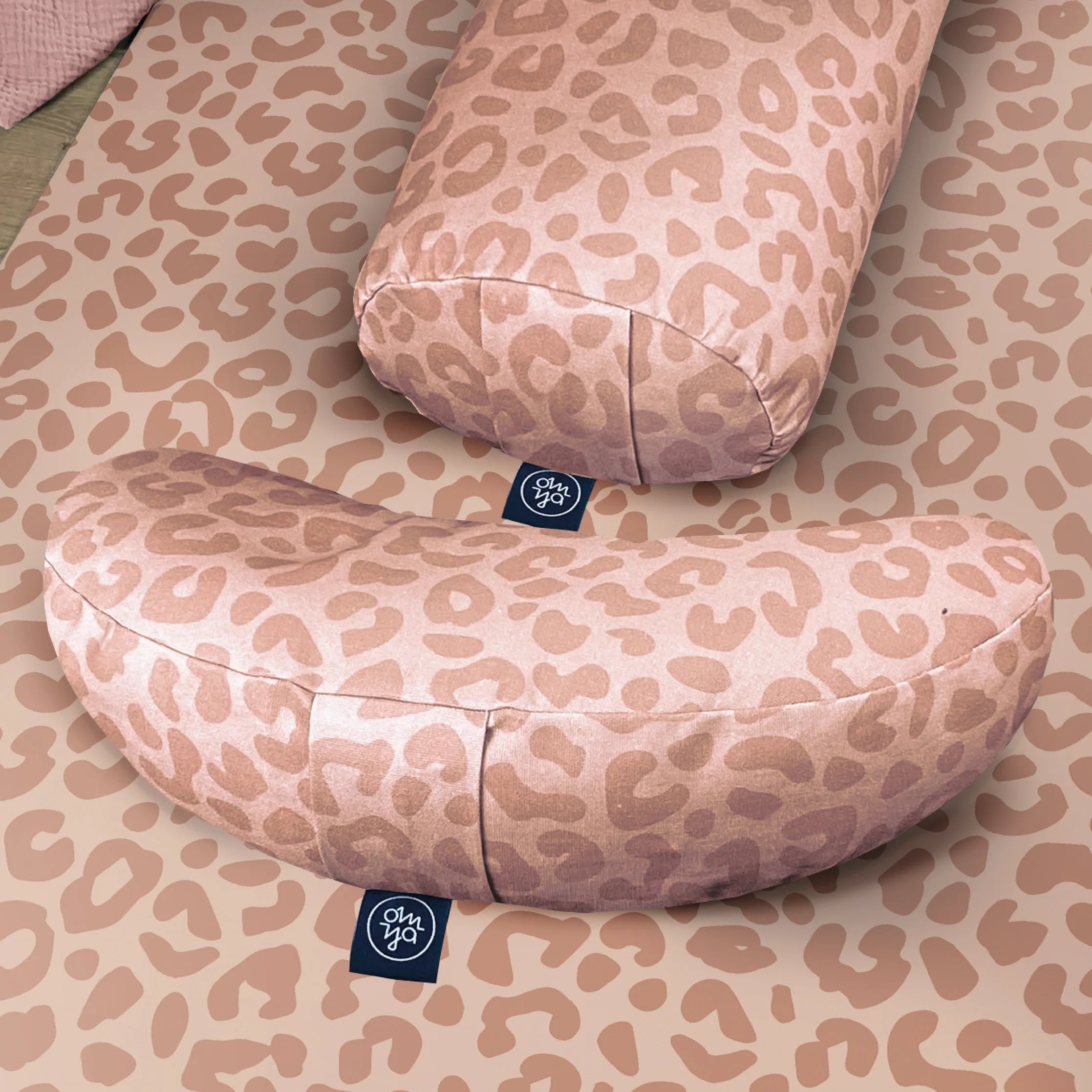 Design Yoga Halbmond Kissen - Blush Leo (B-Ware)